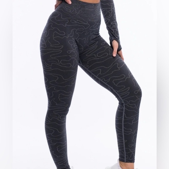 ECHT Pants - Echt Arise Camo Leggings, size medium